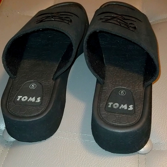 TOMS black slides - Picture 2 of 4